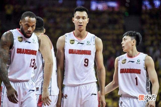 【游戏迷】广东男篮内线双塔组合即将诞生，易建联和周鹏成为最大赢家