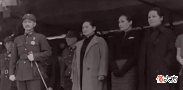【历史故事】宋美龄不肯见宋庆龄最后一面，那为何与二姐立下相同的遗嘱？