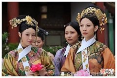 【爱历史】华妃被降为答应，为何没一个宫女敢为难她？看看皇上说了啥？