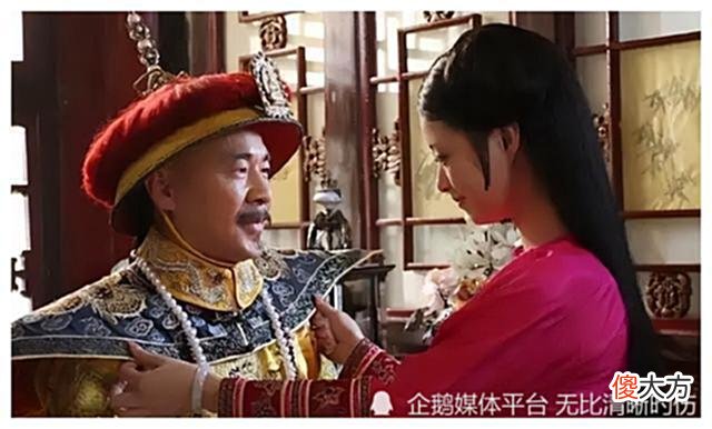 【爱历史】华妃被降为答应，为何没一个宫女敢为难她？看看皇上说了啥？