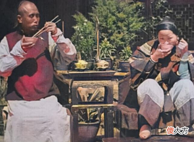 【历史故事】晚清社会何模样? 侩子手眼神阴冷, 死刑犯被关牢房, 探头吐舌卖萌