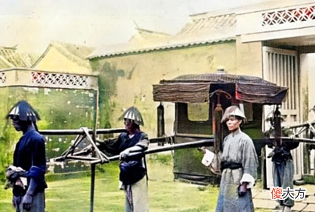 【历史故事】晚清社会何模样? 侩子手眼神阴冷, 死刑犯被关牢房, 探头吐舌卖萌