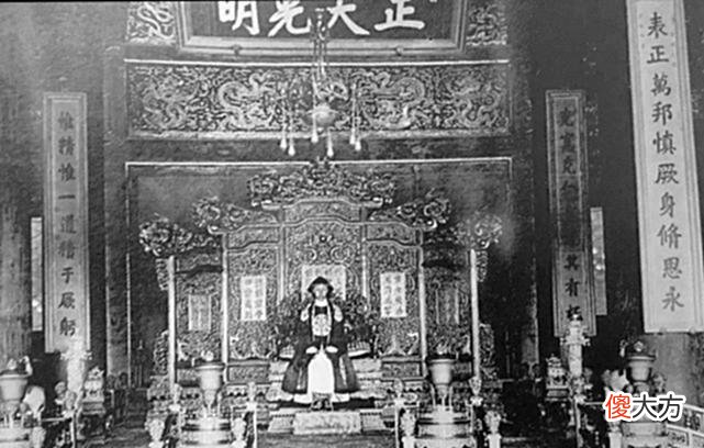 【历史故事】被特赦的溥仪去买烧饼，尝了一口立刻大呼：原来我被骗了二十年啊