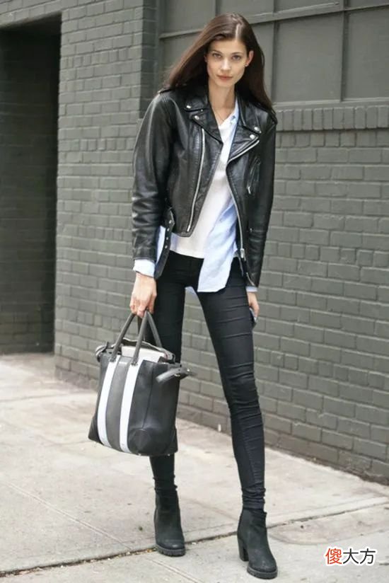 【就爱时尚】76岁史泰龙逛街，T恤藏不住健硕身材，小女儿颜值高最受宠爱