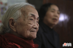 【历史故事】96岁越南妇人, 抱着日军遗留的衣物睡了60年, 儿子恨骂不绝