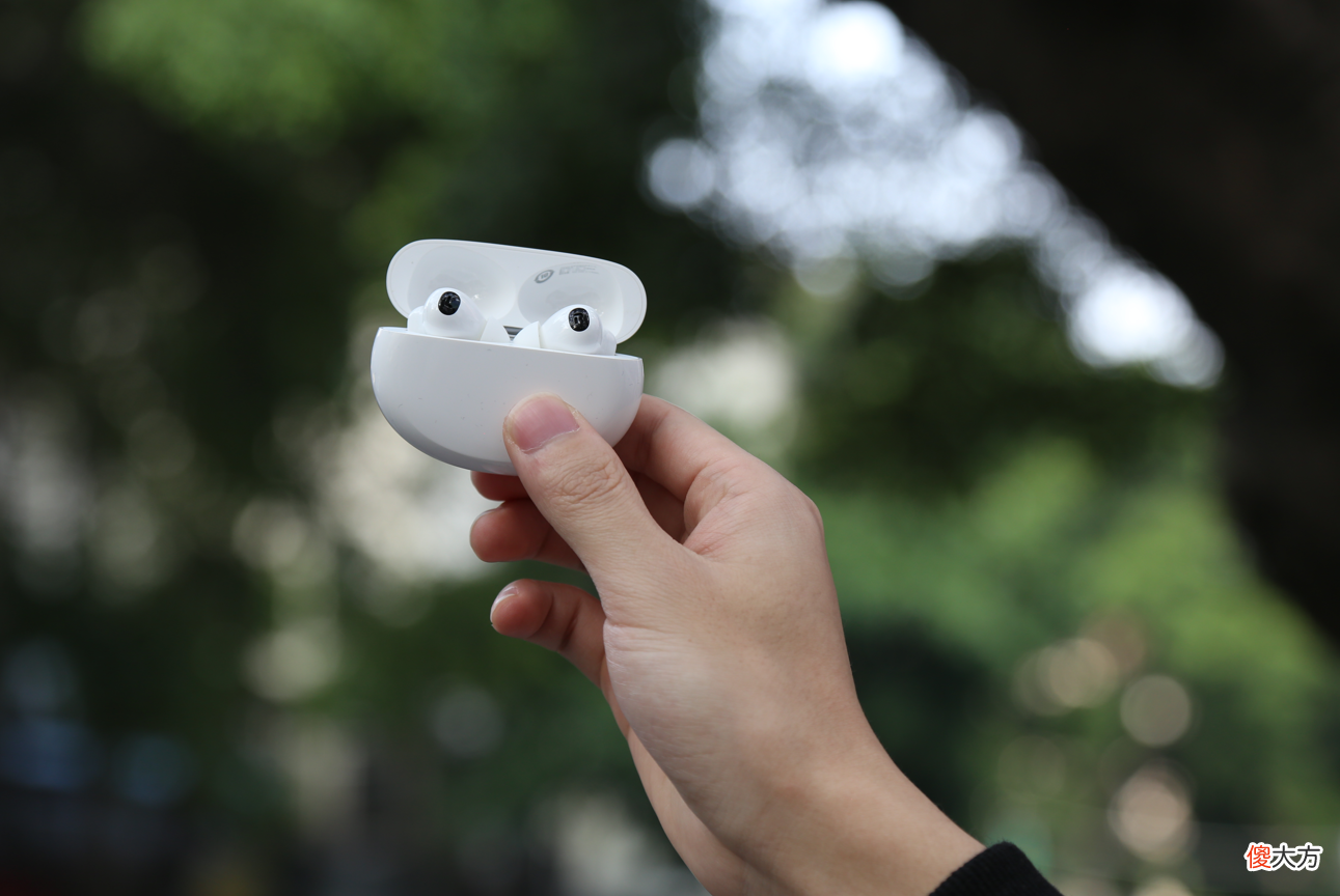 戴上OPPO Enco X2泪目？重现录音级音质，共研双单元打动音乐人OPPO丹拿共研同轴双单元：无线挑战有线的前提大师调音＆黄金听感：还原录音级音质的终极奥秘45dB降噪深度：创造安静的世界，只需双