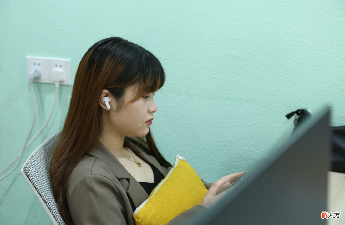 戴上OPPO Enco X2泪目？重现录音级音质，共研双单元打动音乐人OPPO丹拿共研同轴双单元：无线挑战有线的前提大师调音＆黄金听感：还原录音级音质的终极奥秘45dB降噪深度：创造安静的世界，只需双