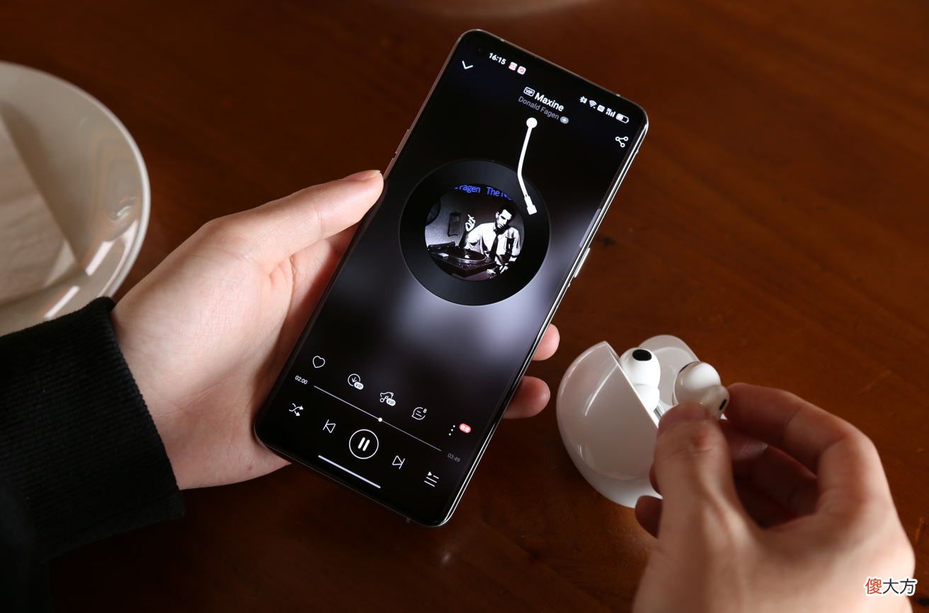 戴上OPPO Enco X2泪目？重现录音级音质，共研双单元打动音乐人OPPO丹拿共研同轴双单元：无线挑战有线的前提大师调音＆黄金听感：还原录音级音质的终极奥秘45dB降噪深度：创造安静的世界，只需双