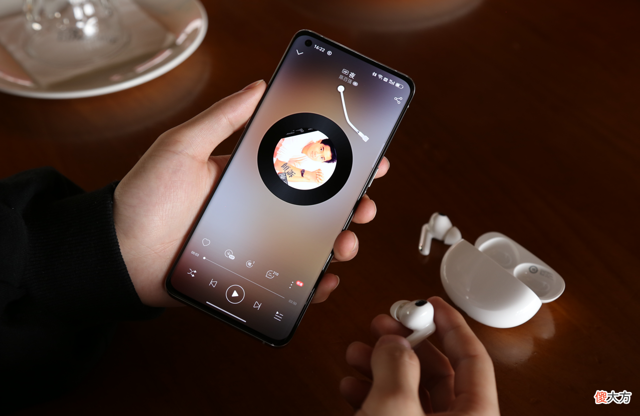 戴上OPPO Enco X2泪目？重现录音级音质，共研双单元打动音乐人OPPO丹拿共研同轴双单元：无线挑战有线的前提大师调音＆黄金听感：还原录音级音质的终极奥秘45dB降噪深度：创造安静的世界，只需双