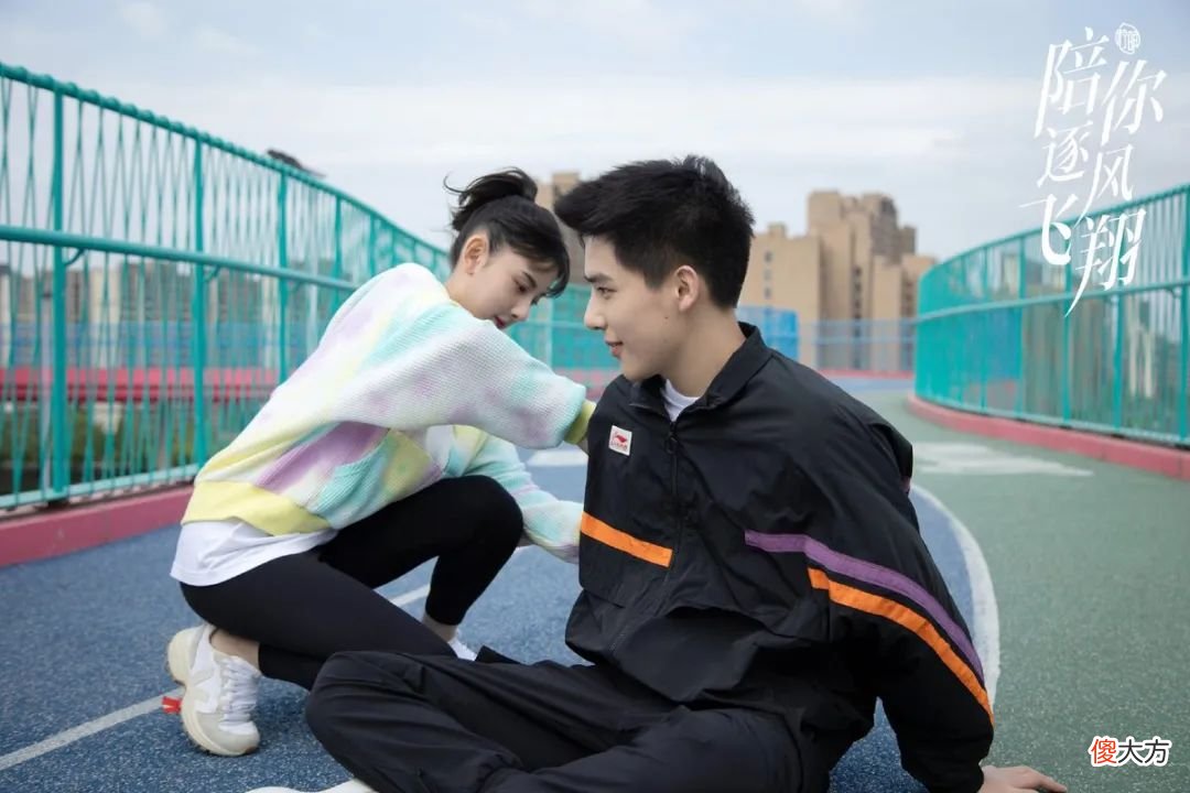 全网在嗑的这对CP，莫不是卫衣穿搭的天花板