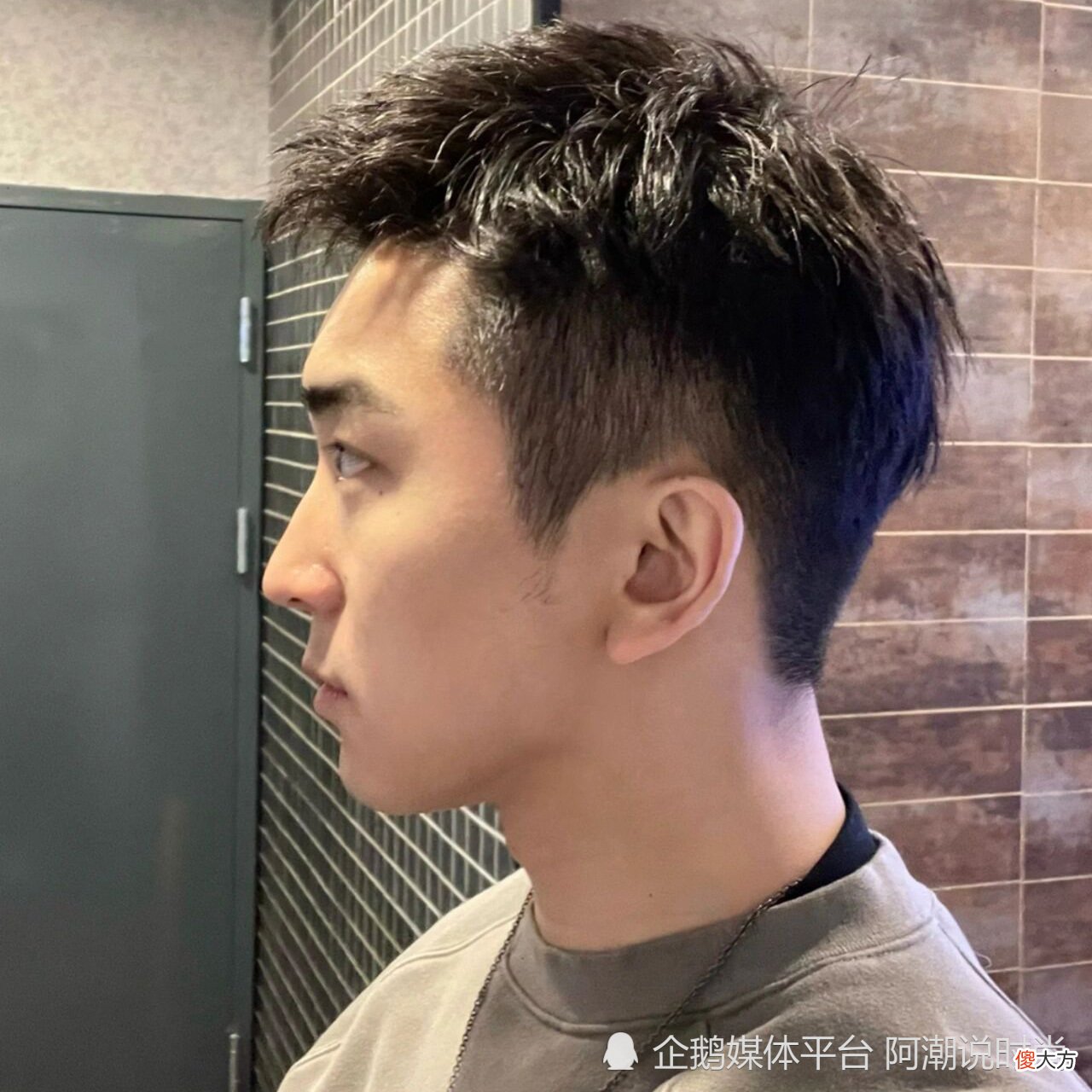 【时尚一点】去理发还只会说“剪短点”？理发师建议这3款，凉爽时髦显帅气！