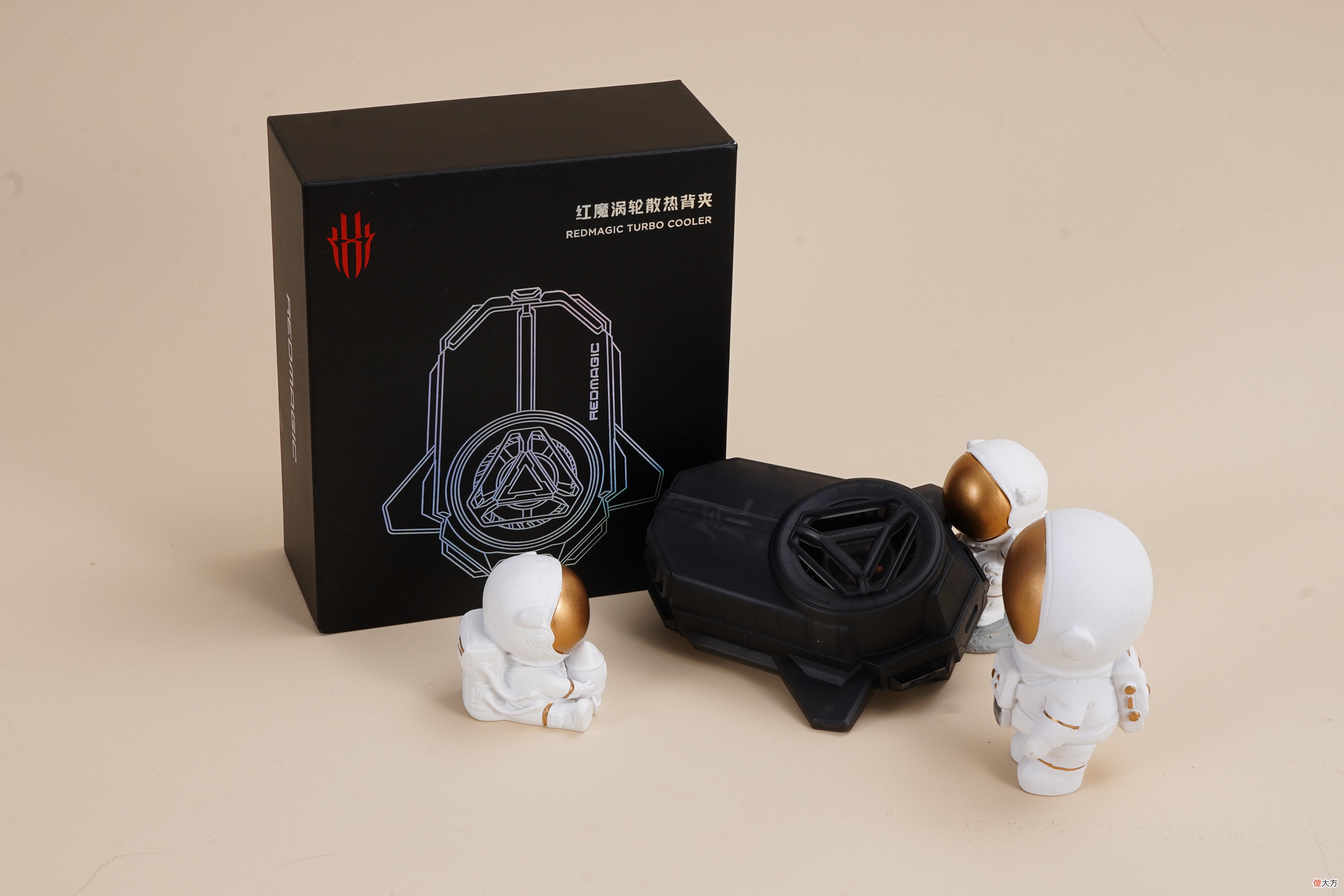 全面压制火龙的红魔手机散热背夹 努比亚红魔散热背夹
