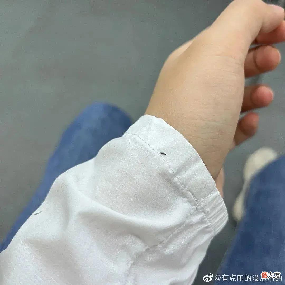 【就爱时尚】紧急提醒！最近别穿黄、绿色衣服出街！否则…