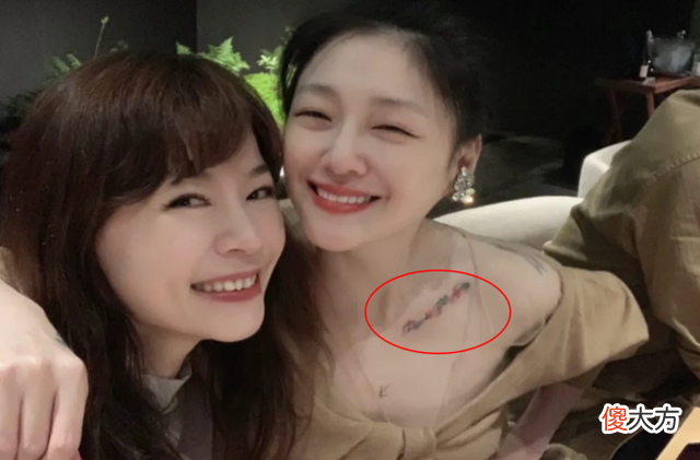 【时尚一点】大S婚后罕见高调起来！与韩国老公同款刺青太恩爱，穿裙装终于有女明星范