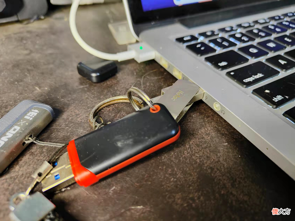 垃圾佬也能舒服吃苹果！低价Macbook选购和老款硬盘升级全攻略? 前言? 目录? 【选购思路】二手类型与整备? 【选购思路】二手型号推荐? 【选购思路】本次使用硬件? 【更换硬盘】备份系统和数据