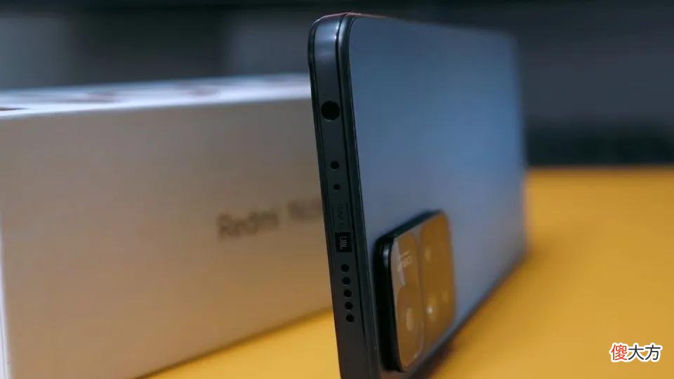 买OPPO、选VIVO还是入手小米？除了华为，谁还能扛起国产旗舰大旗1.OV：仍然主攻线下渠道，每年一款高端旗舰机，市场号召力更强！2.小米：品牌价值仍有提高空间，被刻板印象束缚，好在潜力无穷