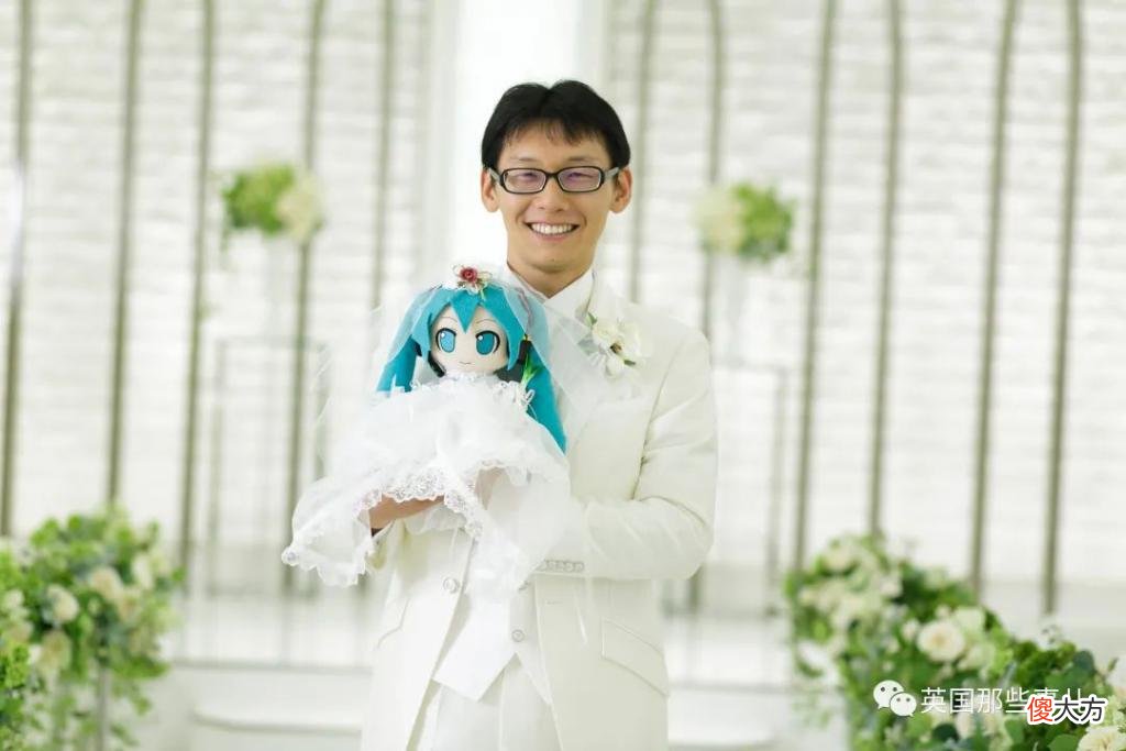 小哥与初音未来结婚两年不到，老婆停止服务，只剩一句  无法连接