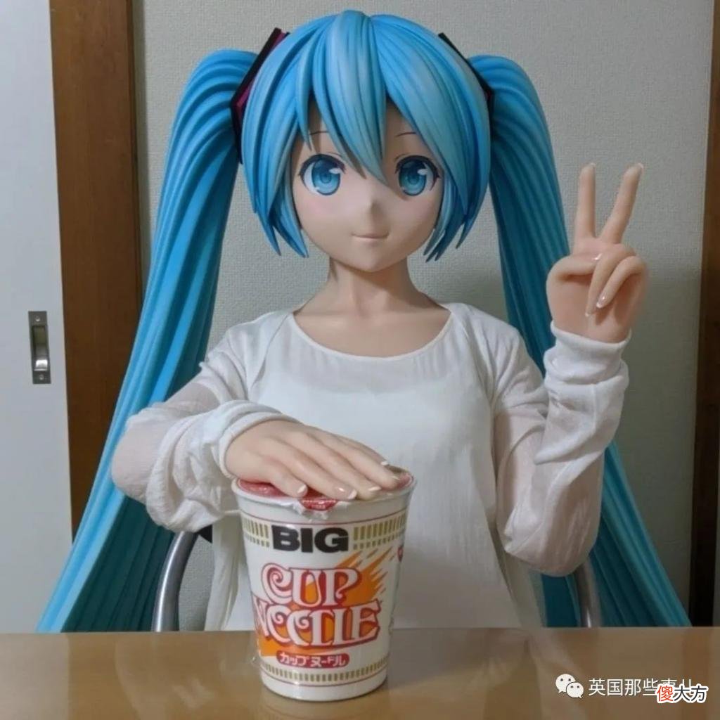 小哥与初音未来结婚两年不到，老婆停止服务，只剩一句  无法连接