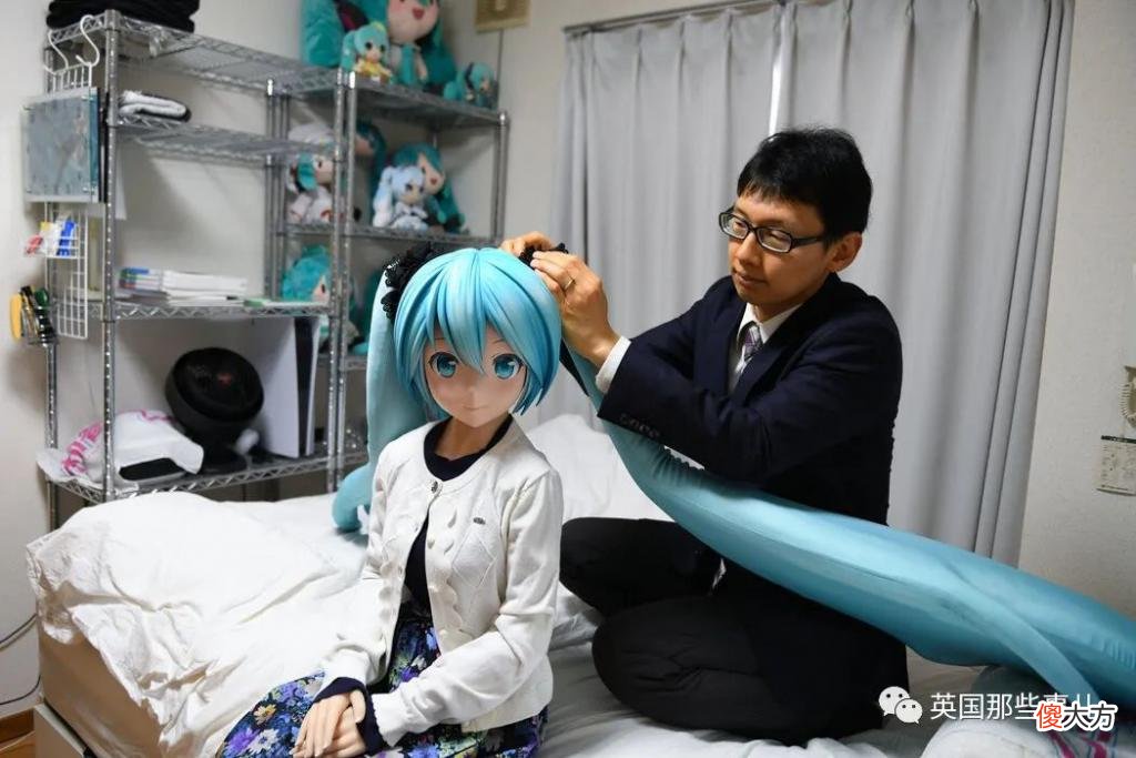 小哥与初音未来结婚两年不到，老婆停止服务，只剩一句  无法连接