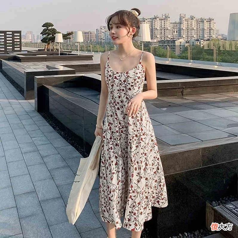 【时尚一点】今夏这款裙子火了，叫“过膝不过踝”，优雅又显高，适合小个子