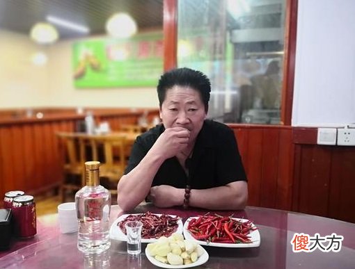 每天吃5斤辣椒配白酒 吃辣椒喝白酒