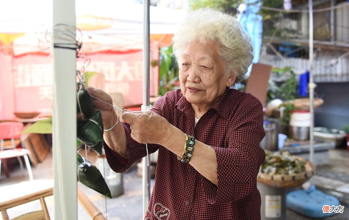 我妈妈包5w的红包 妈妈给我红包