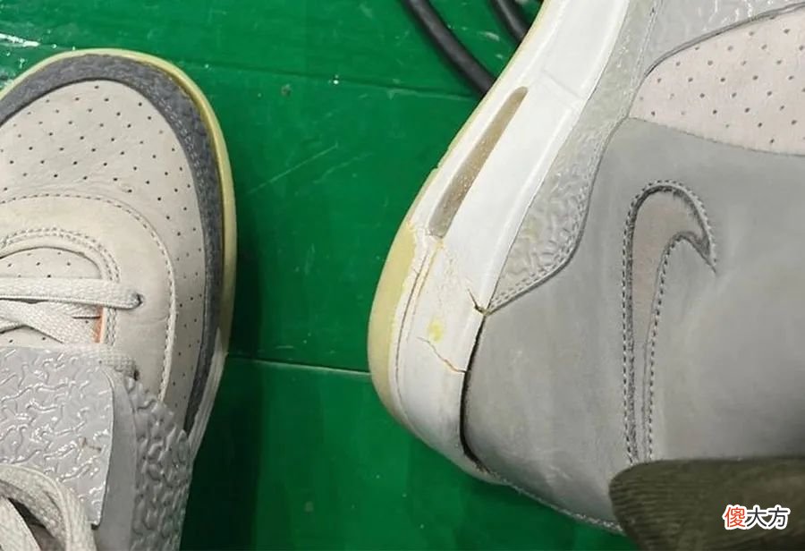 【就爱时尚】心碎！Air Yeezy 1 真没法穿了！上脚当场碎裂！