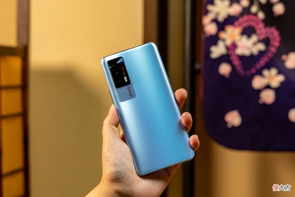 五款2000元级别的骁龙870手机，综合配置全面，用三四年不卡顿Redmi K40iQOO Neo5摩托罗拉edge s pro小米10S魅族18X侃哥叨叨