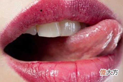 女人左边嘴唇上方长痣有什么意思