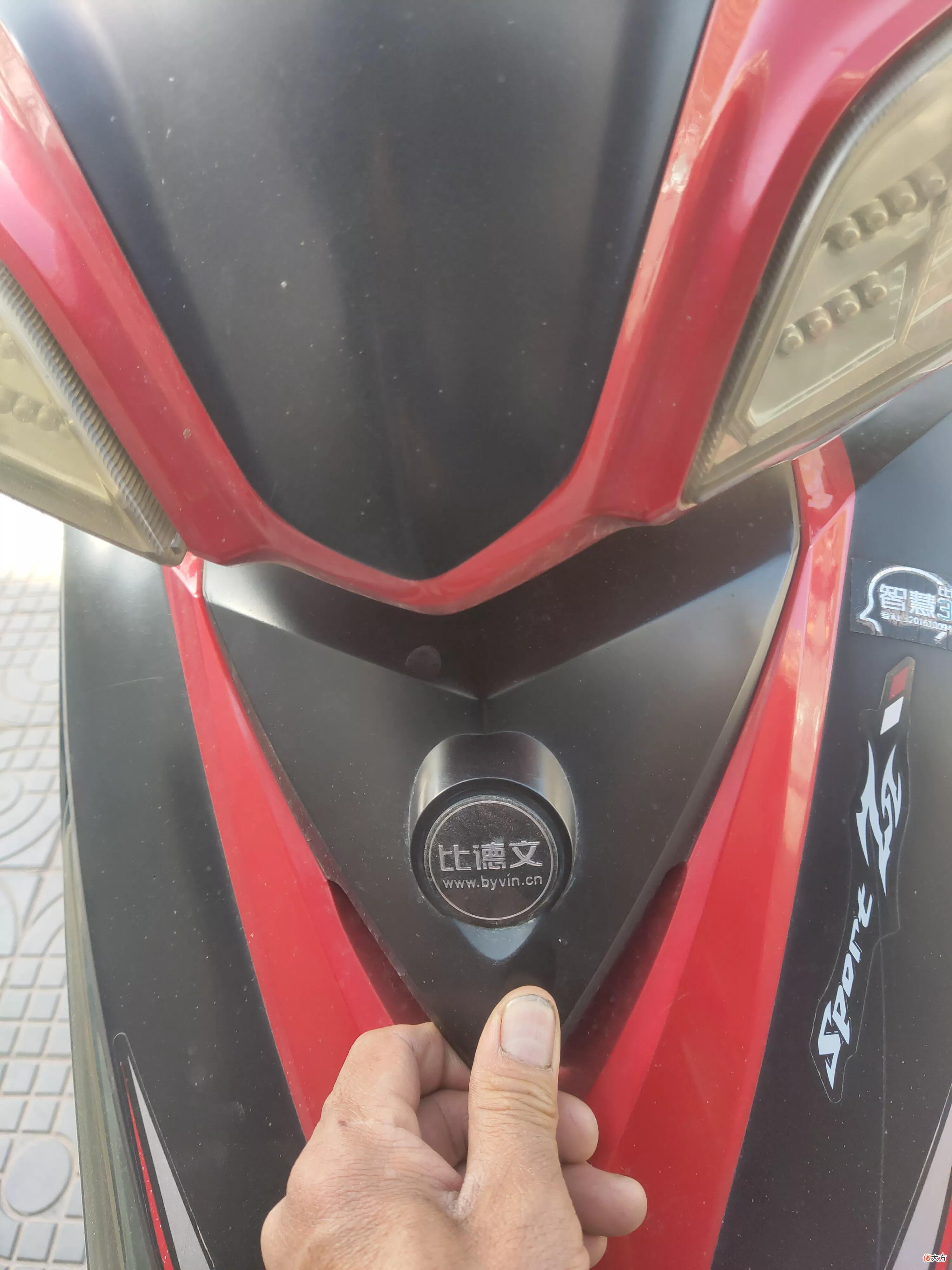 电动车钥匙被锁在车座里怎么办 电动车钥匙锁在车座底下怎么办