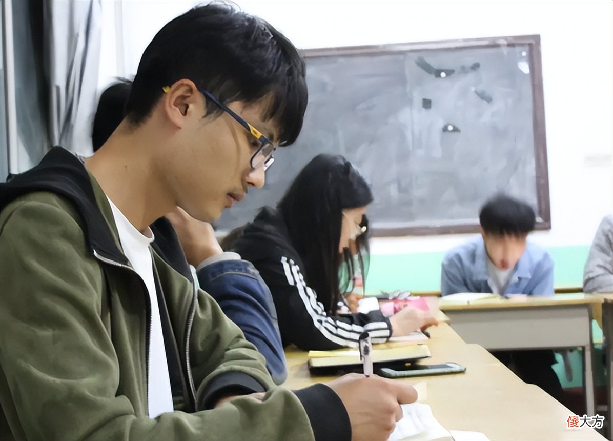 34岁研究生与父母天人永隔，不懂得拒绝的孩子，长大很容易吃亏