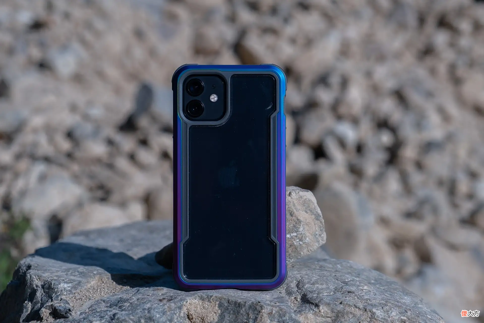 决色苹果12手机壳上手体验 iPhone12决色手机壳