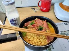 无限制吃方便面的幸福感 吃方便面很幸福