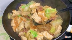 先放白菜还是先炖豆腐 炖菜先放豆腐还是白菜