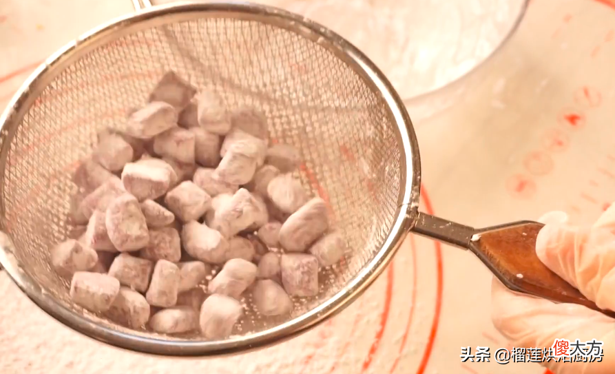在家做的芋圆也能通透弹软，收藏教程1次学会3种口味芋圆的做法
