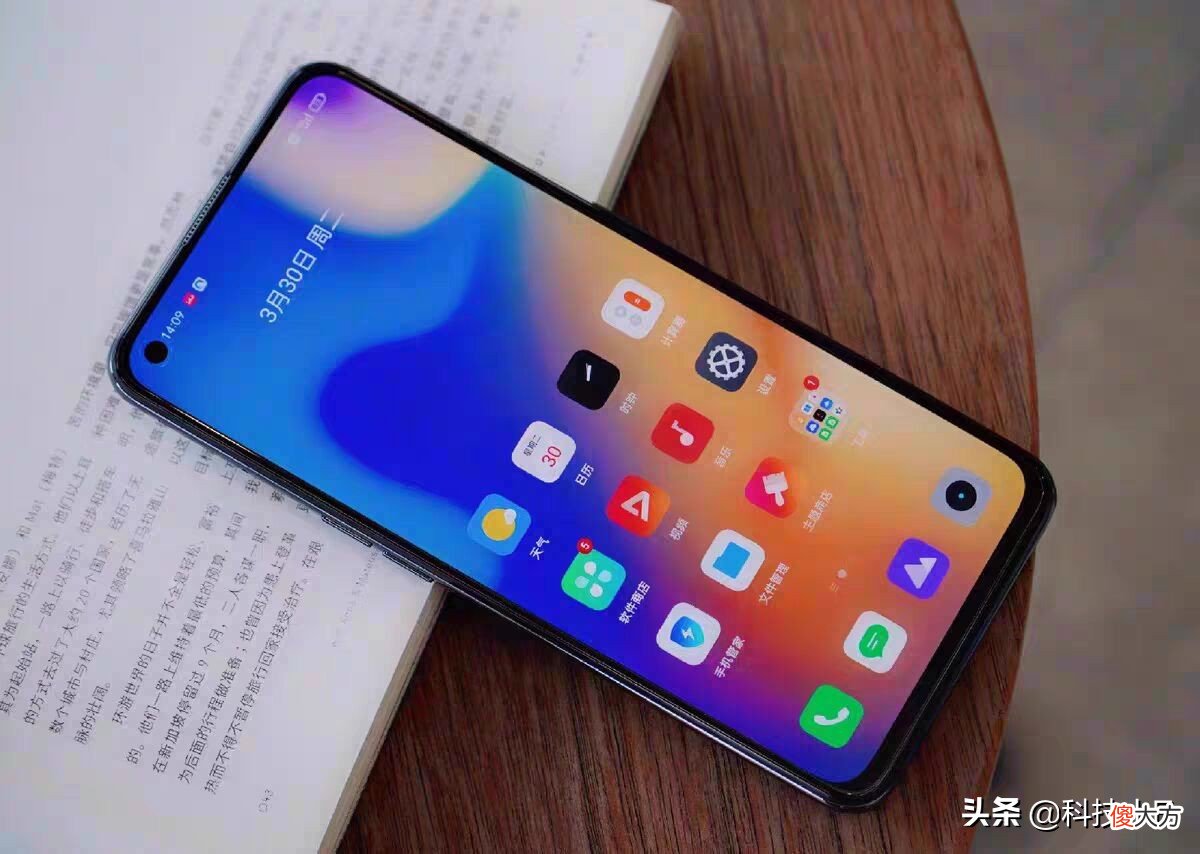 从2499跌至1699元，天玑1200+65W闪充，12+256GB手机加速退场