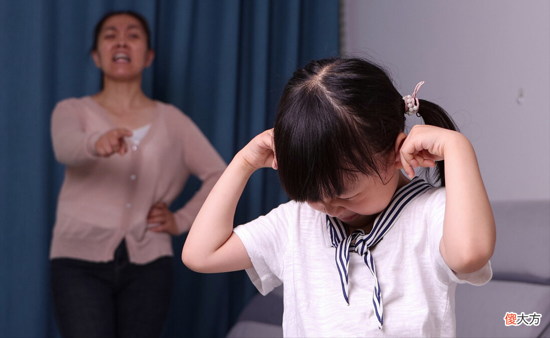 家长的2种行为看似爱孩子,其实是在伤害孩子,家长快来对照下