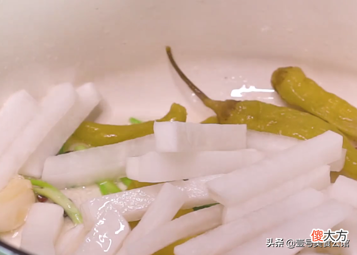 美味的酸汤萝卜老鸭煲 酸汤萝卜炖老鸭