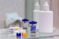 生理盐水清洗镜片的区别 生理盐水冲洗镜片