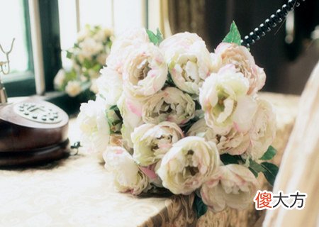 女生床头摆什么旺桃花
