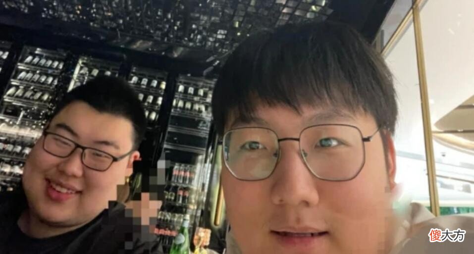 【游戏世界】妖刀接受赛前采访，一句话落实狼队重组，小胖却惨遭抵制
