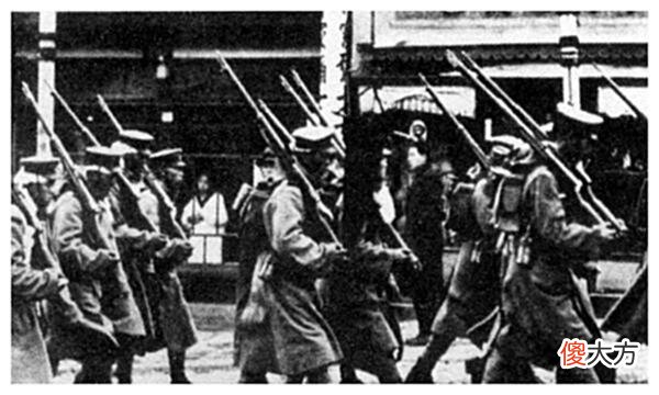 【爱历史】战争狂魔裕仁的皇位真的稳固？险被篡位，与其弟老死不相往来