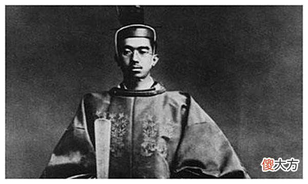 【爱历史】战争狂魔裕仁的皇位真的稳固？险被篡位，与其弟老死不相往来