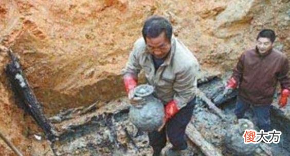 【历史故事】安徽学校发现清朝武状元古墓,刚挖一半,路人制止:别动我家祖坟