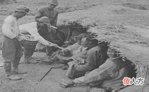 【爱历史】抗日战争中日军的恶行：还原女兵被俘的真实场景，图三的鬼子泯绝人性