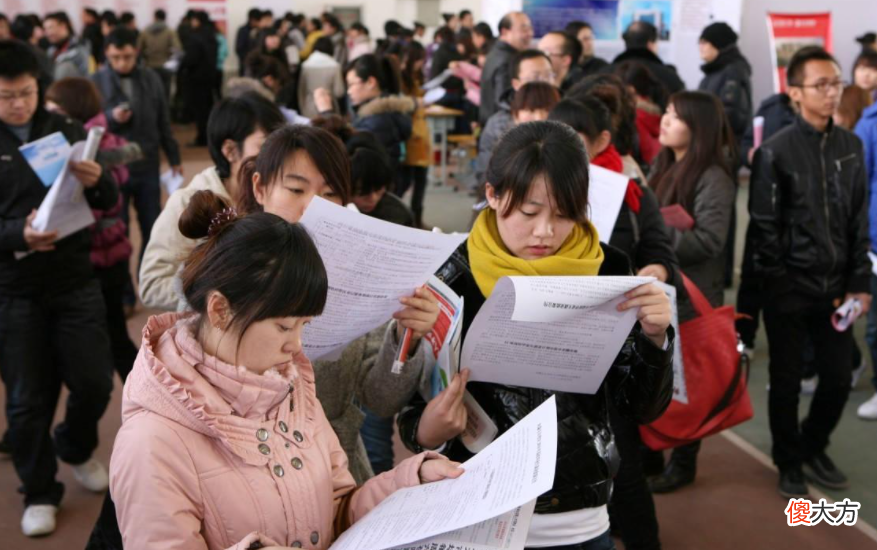 女大学生申请助学金 助学金申请 大学生