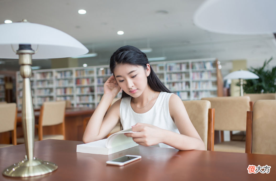 女大学生申请助学金 助学金申请 大学生