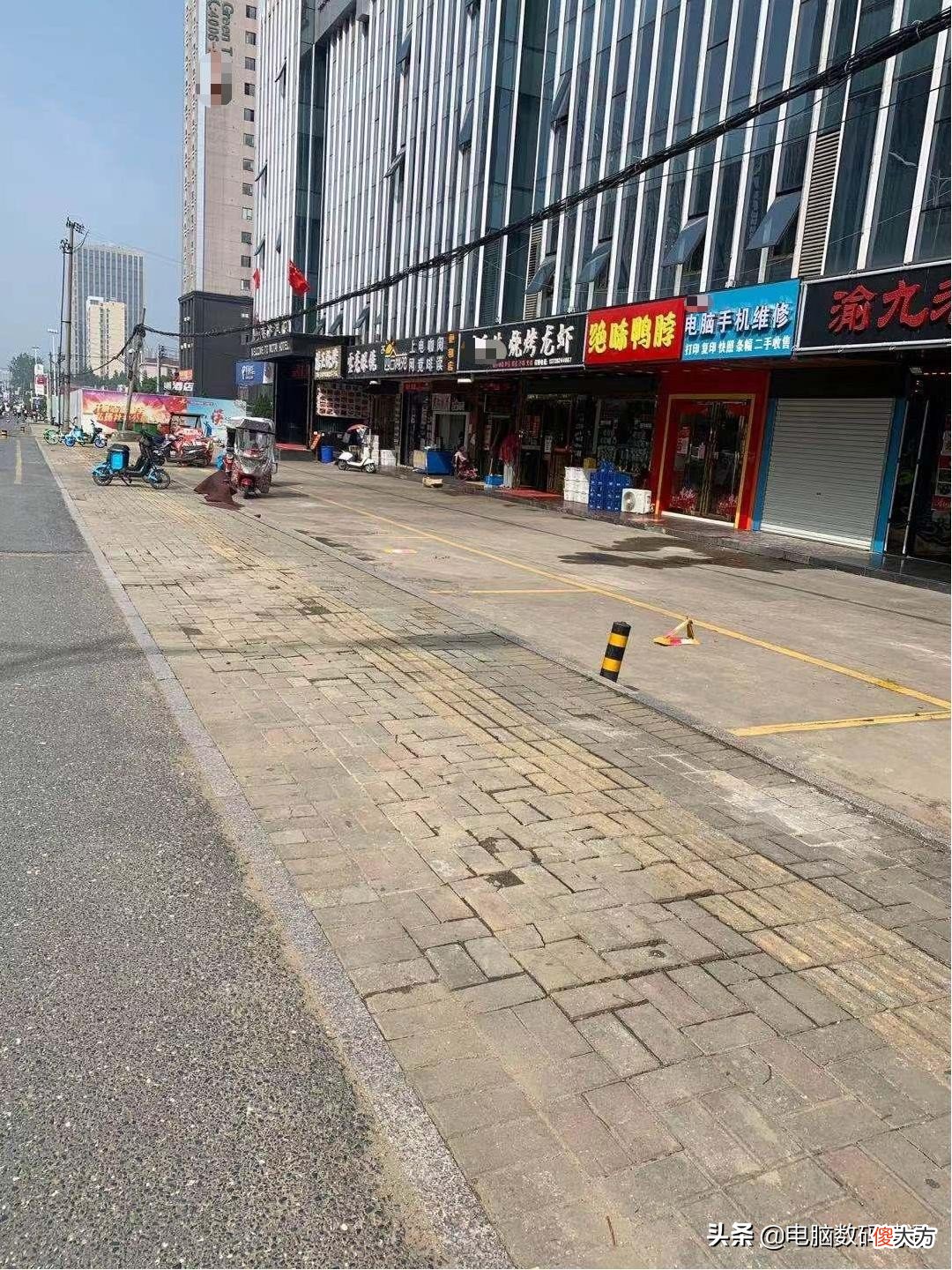之前赠送贫困女大学生手机和电脑，单亲妈妈来感谢我，我很感动
