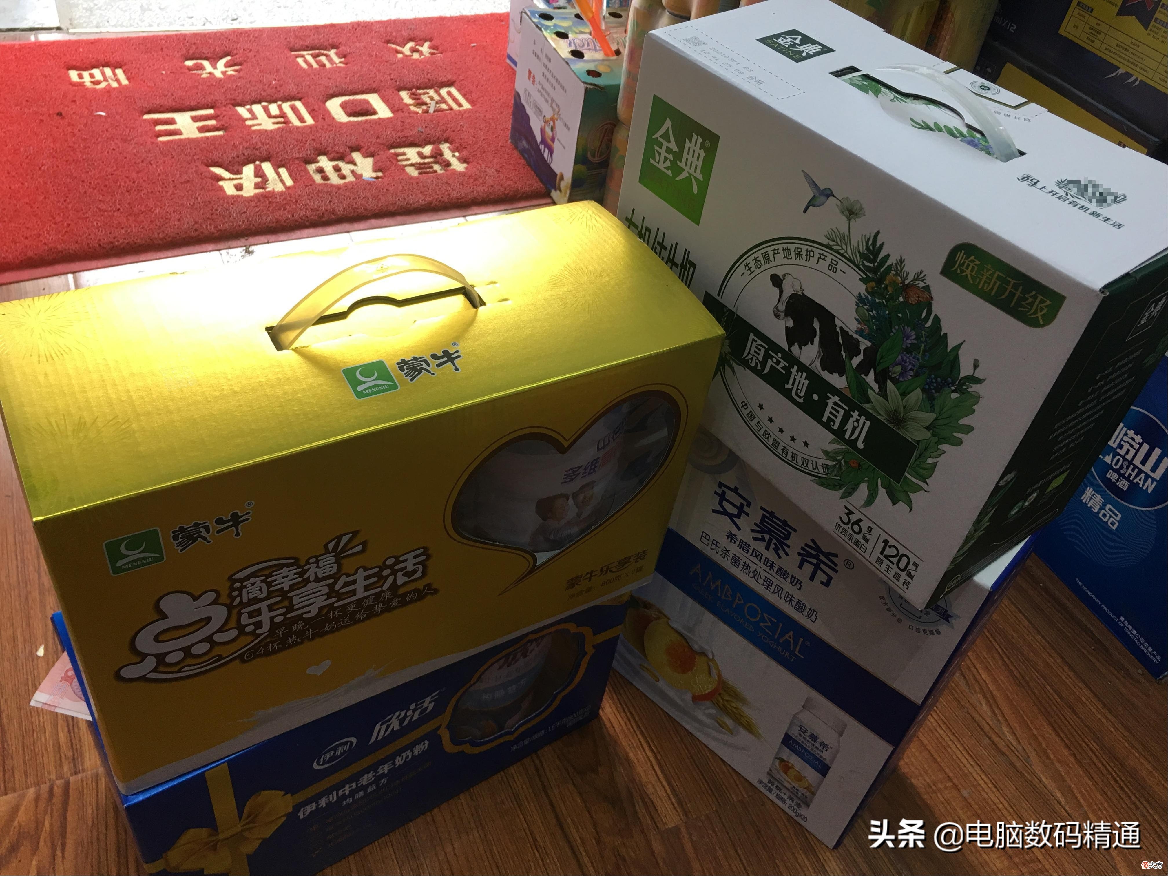 之前赠送贫困女大学生手机和电脑，单亲妈妈来感谢我，我很感动