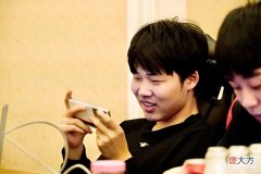 【游戏世界】AG超玩会上野终成“背锅位”, 初晨跟啊泽会同时被挂牌, 结局却完全不同